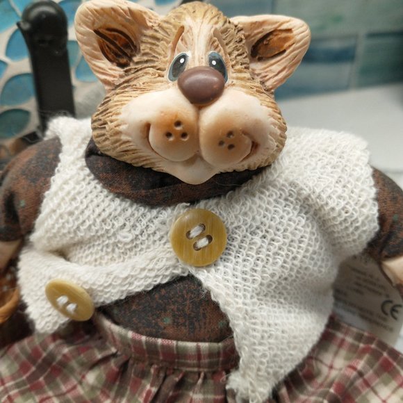 Vintage Russ The Country Folks Mrs. Crabtree Resin & Cloth Cat - Picture 9 of 10